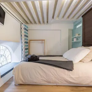  Appartement Elegant Loft - 4 People - Place Sathonay France